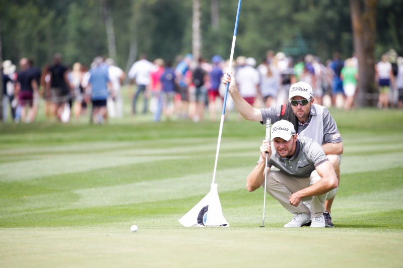 BMW International Open 2017 Runde 3 - Max Kieffer mit Caddie (Foto: BMW AG)