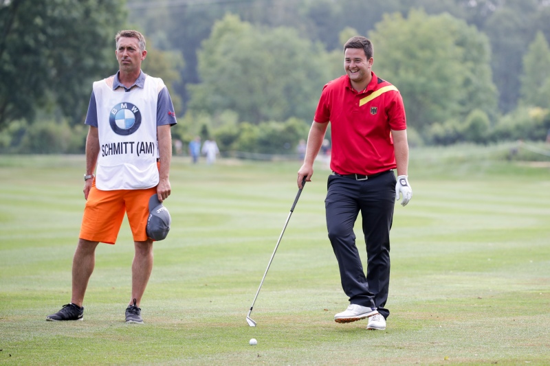 BMW International Open 2017 Runde 3 - Max Schmitt mit Caddie (Foto: BMW AG)BMW International Open 2017, Runde 3, Max Schmitt mit Caddie (Foto: BMW AG)