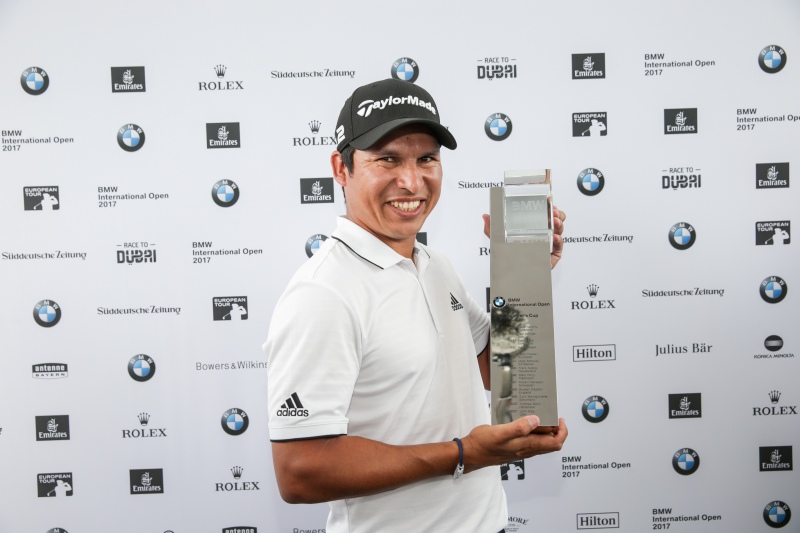 BMW International Open Sieger 2017 Andres Romero mit Pokal (Foto: BMW AG)