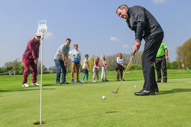 Golf Schnupperkurs Einweisung auf dem Putting Green