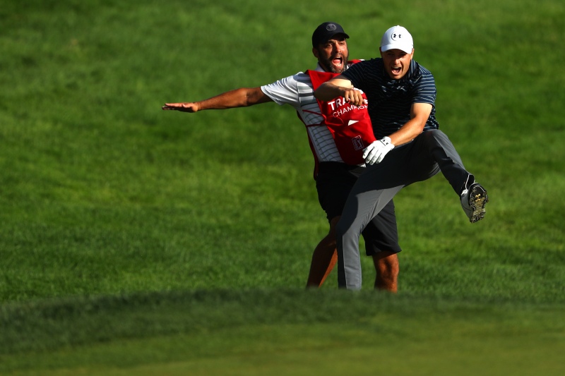 Travelers Championship 2017 Sieger Jordan Spieth mit Caddie Michael Greller (Foto: Getty Images/Maddie Meyer)